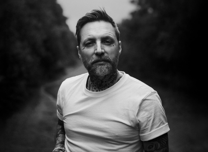 Nicke Borg plays Backyard Babies