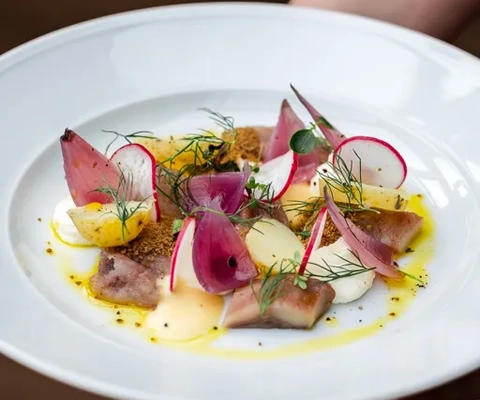 Läcker fisk- och skaldjurstallrik på Göstas Fiskekrog