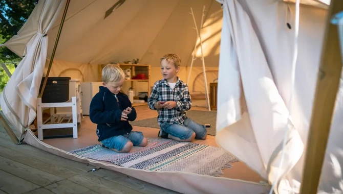 Miljöer på platåbergen Halle- och Hunneberg.