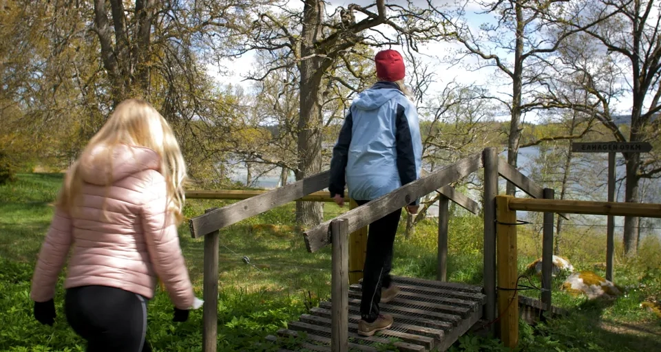 Två vandrare vid Flämsjön