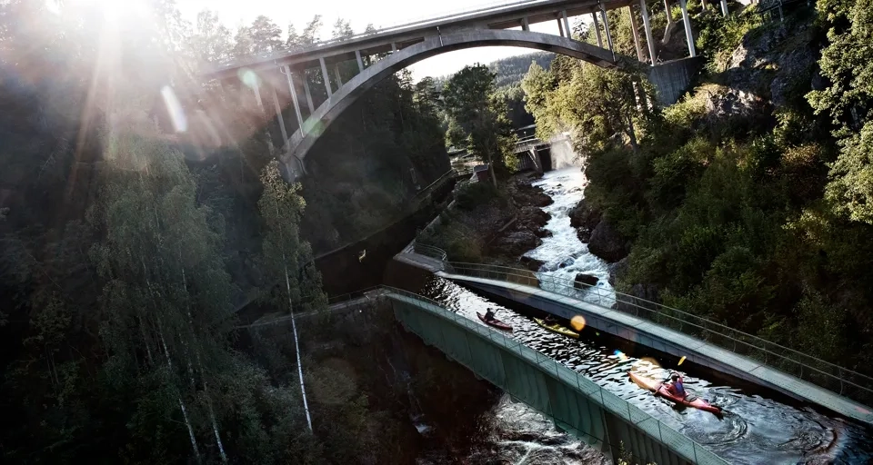 Kanotister i Akvedukten i Håverud