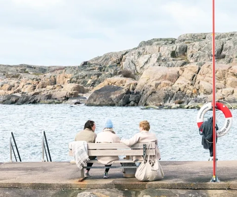 Vandra i skärgårdsmiljö.