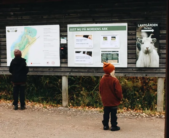 Familjeaktivitet hos Nordens Ark