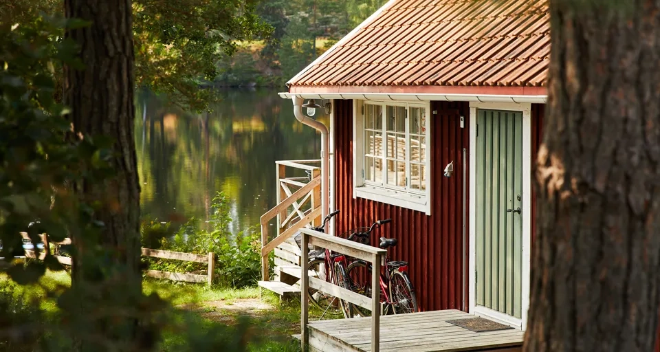 Hyr en stuga vid Dalslands kanal.