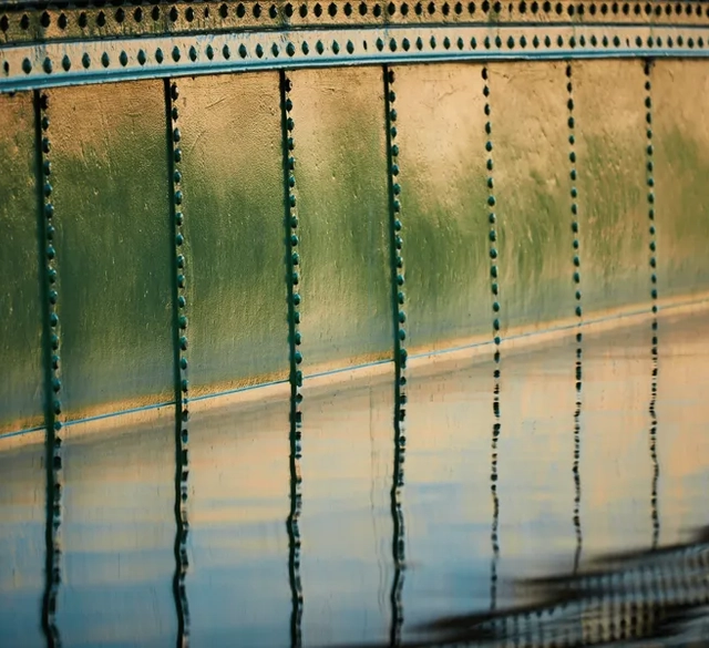 Akvedukten i Håverud i närbild.