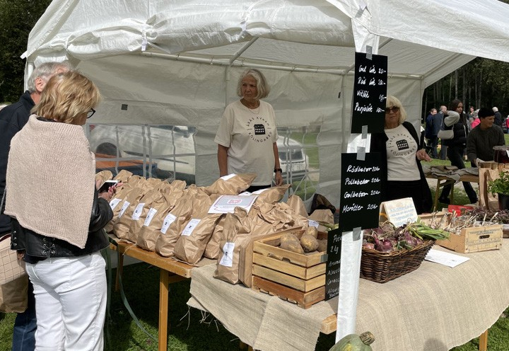 Skördemarknad på Årås Säteri