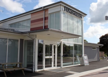 Entré till Forshallens badhus i Tidaholm.