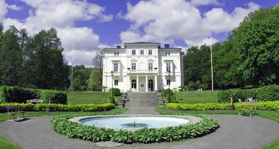 Nolhaga slott med slottspark