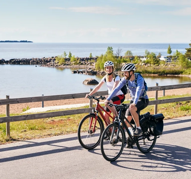 Vänner cyklar Vänerleden