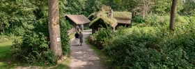 Åsele Tå Upplevelsemuseum, bebyggelse där man vandra runt mellan stugorna i en ålderdomlig natur.