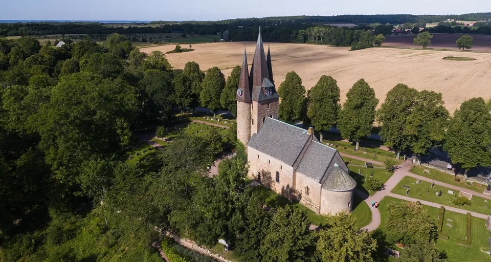 Husaby kyrka