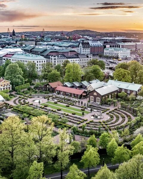 Vy över Trädgårdsföreningen i centrala Göteborg