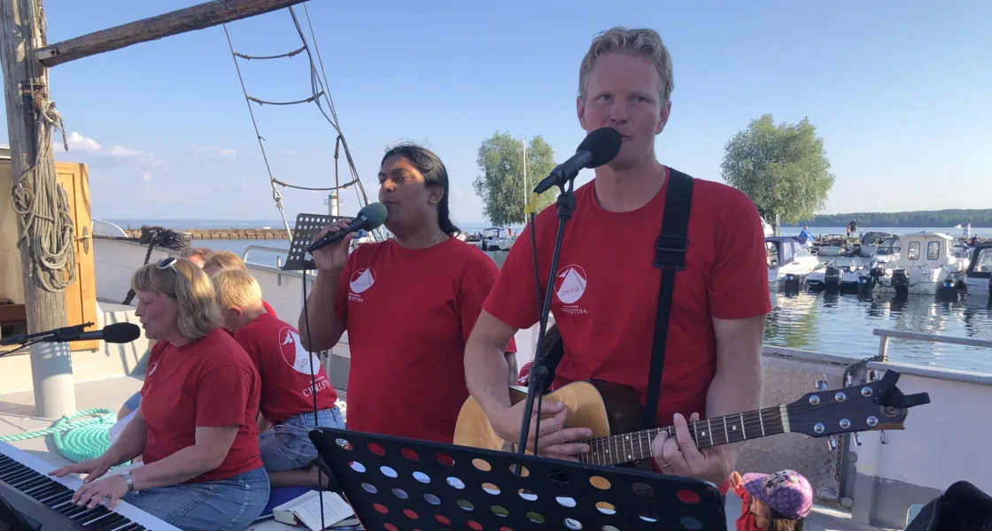 Missionsbåten Christina och Cafébussen