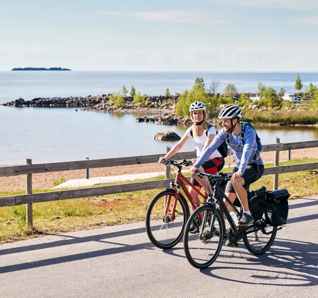 Vänner cyklar Vänerleden