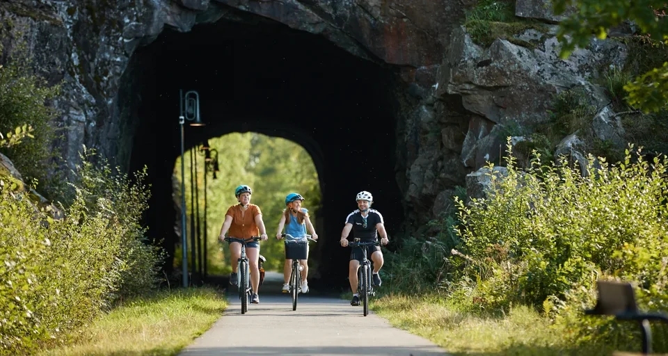 Vänner som cyklar Ätradalsleden