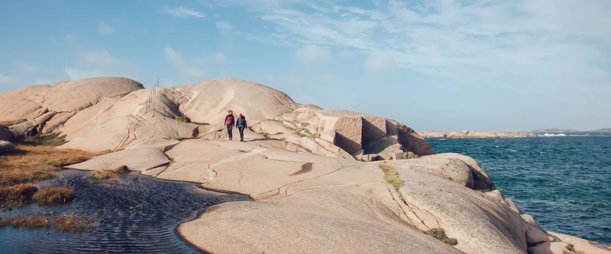 Bland ”strandpiltar” och röd bohusgranit