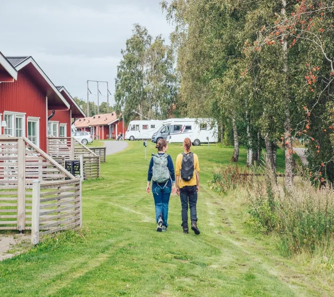 Kvinnor som vandrar i naturen.