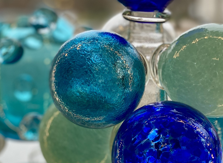 Åsa Gårdebäcks glas på tema “Fred” 