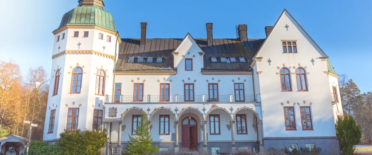 Hellidens slott i Tidaholm en solig sommardag.