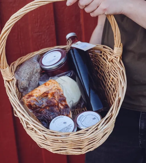 Människor på Hålsungagård.