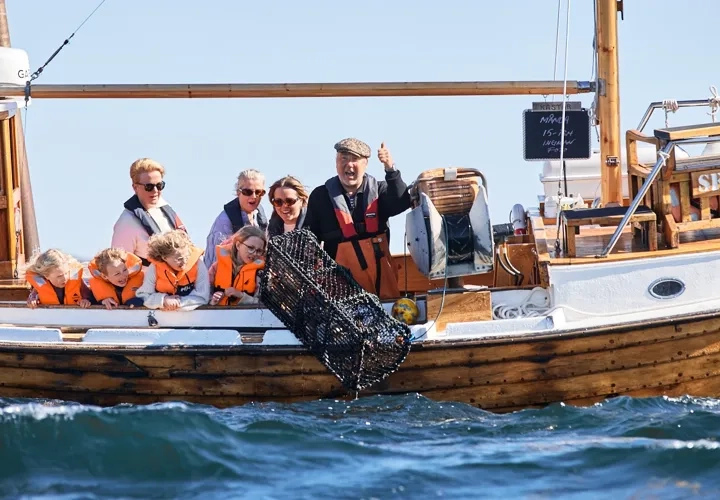 Kastor Boat Trips