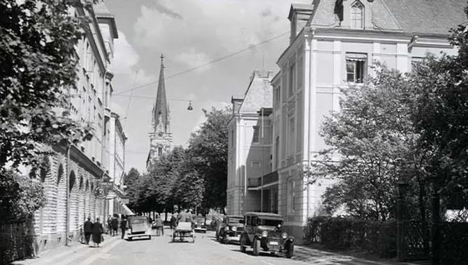 Järnvägsgatan mot Domkyrkan förr i tiden
