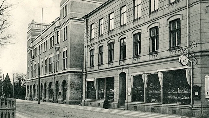 Gammalt foto från Järnvägsgatan 12 och 14 i Skara