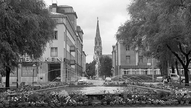 Gammalt foto på fontänen Björndammen i Skara