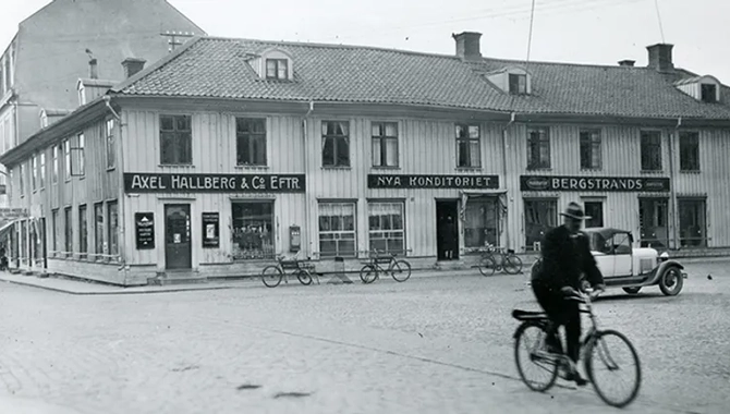 Gammalt foto på Marumsgatan sett från Stortorget