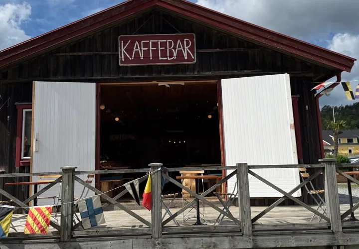 En träbyggnad 