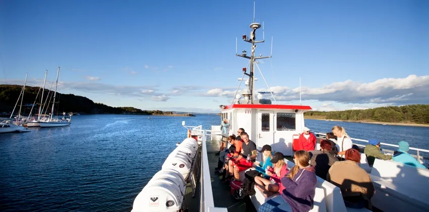Ombord Kosterfärjan, på övre däck.