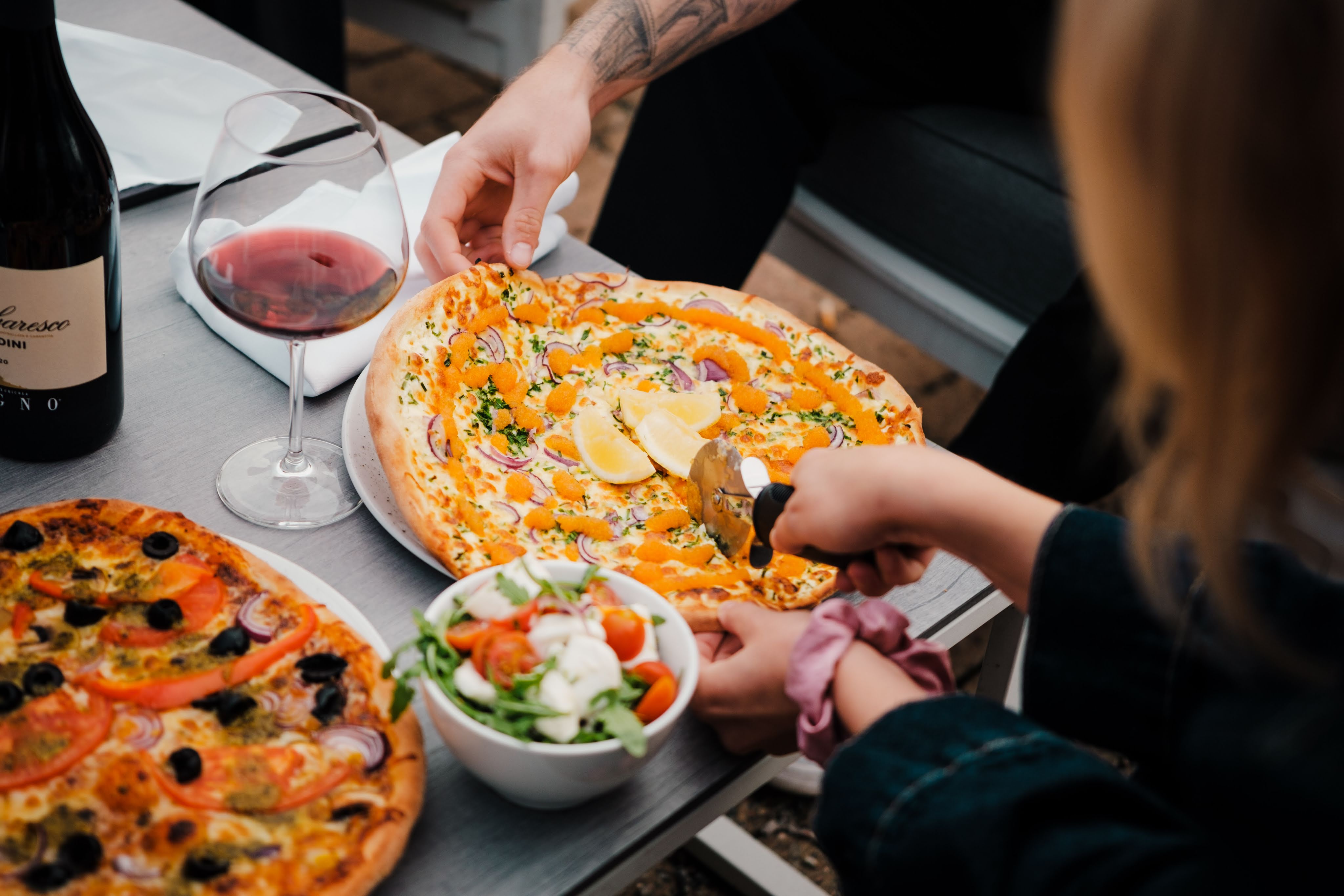 Pizza, musslor och bubblor vid havskanten