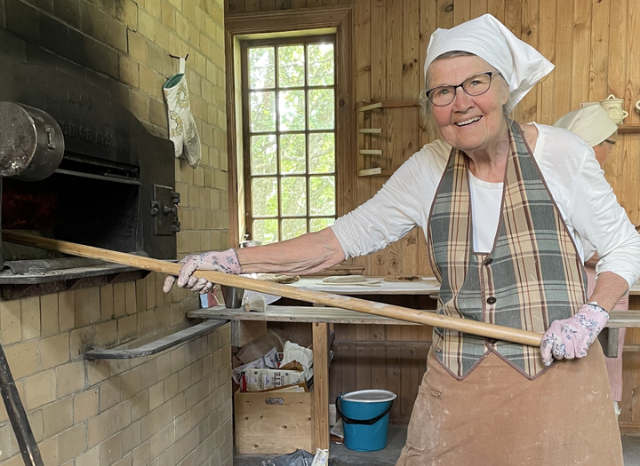 Bakning i bakstugan på Nääs Slott