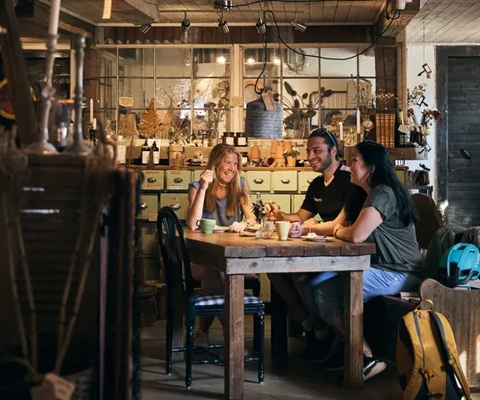 Vänner hos Hemma på Källebacka