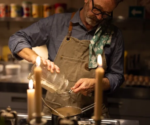 Kock lagar mat hos Lådfabriken