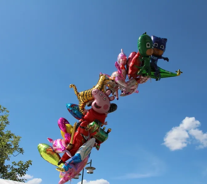 ballonger mot himmel