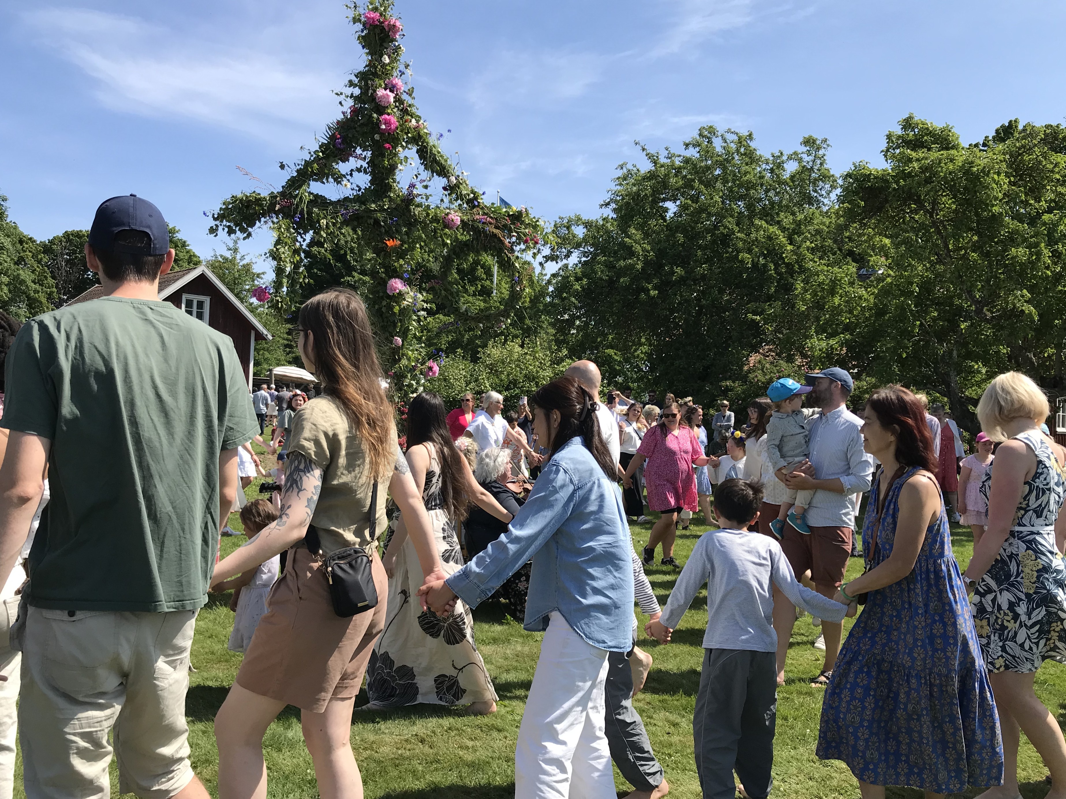 Midsommar för hela familjen på Vallby Sörgården