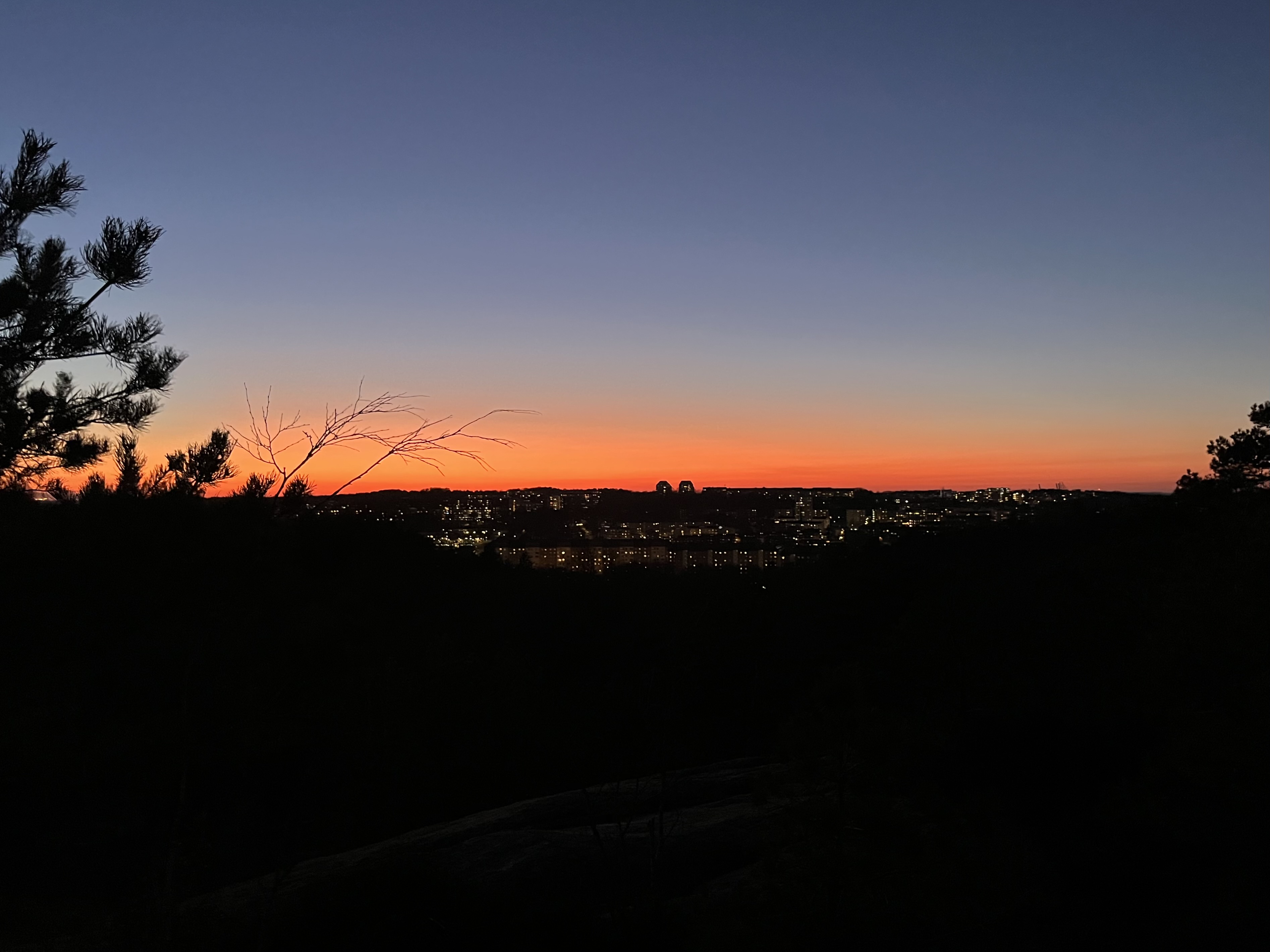 Tyst nattvandring i Änggårdsbergen med samtal runt elden