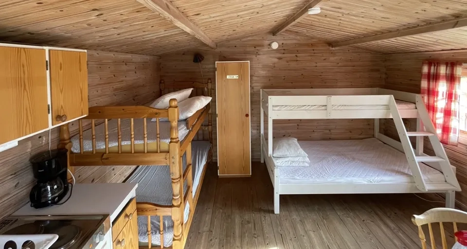 Inuti en av stugorna på Sikhall Camping