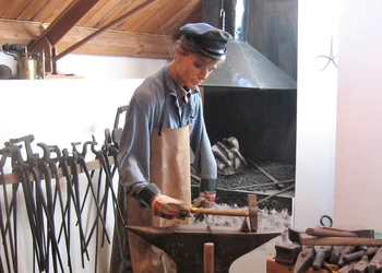 Hantverksdocka i verklig storlek