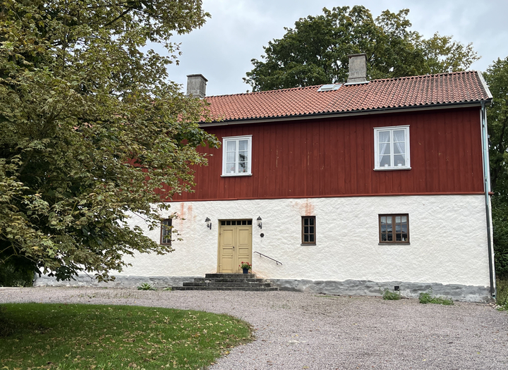Konstutställning i Valla Tingshus