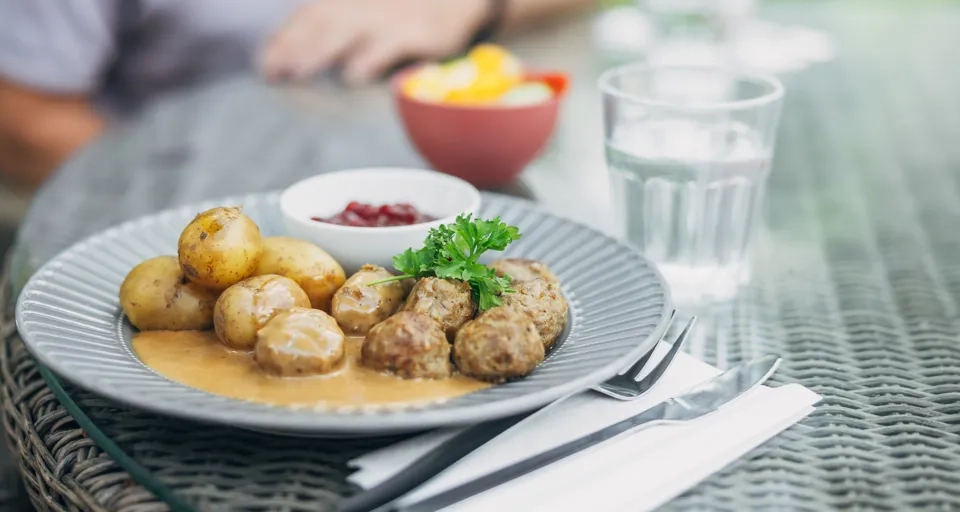 Lagad måltid hos Ekhagens Forntidsby.