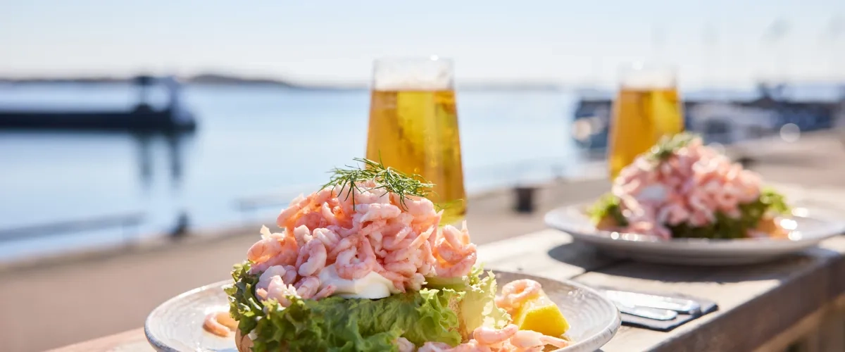 Räksmörgås vid havet