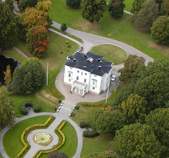 Överblick över nolhaga slott.