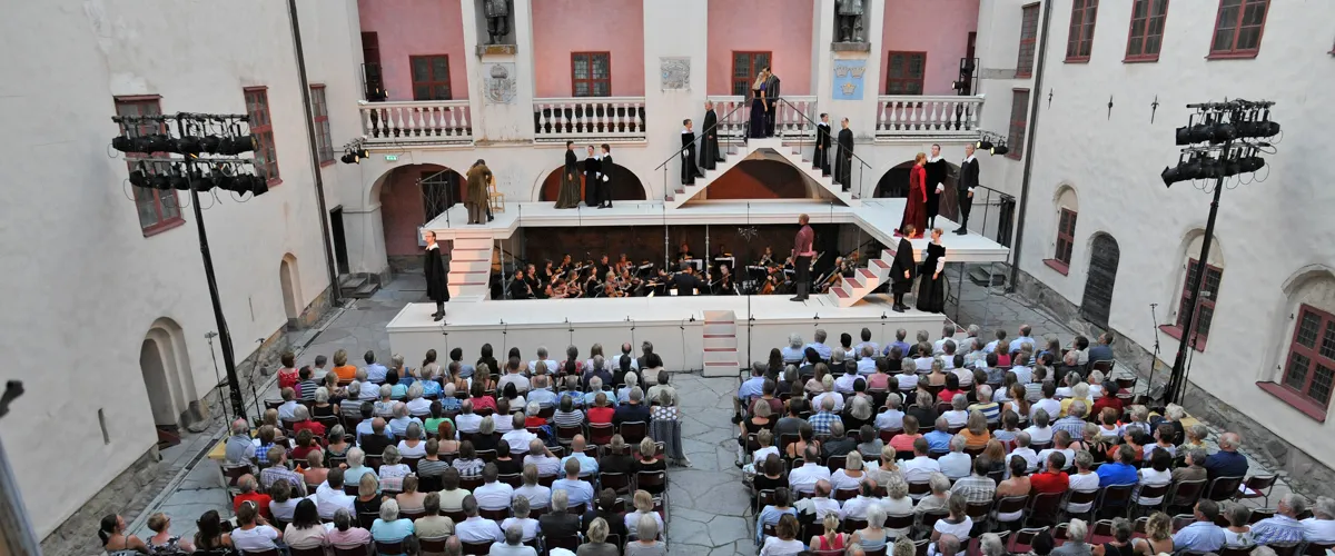 Sommaropera på Läckö Slott: Les Génies