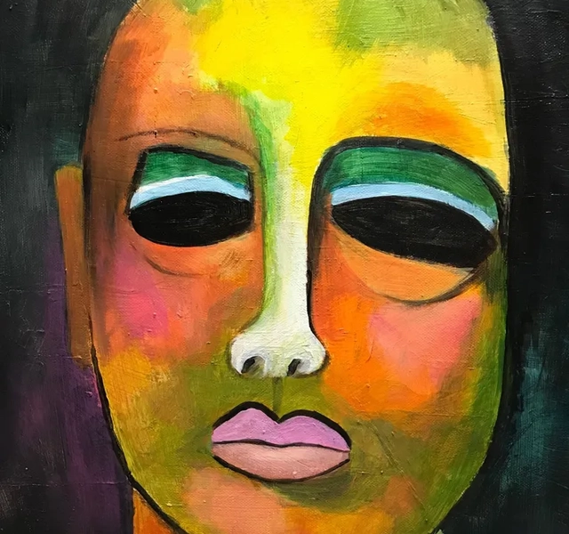 En målning av en kvinnas ansikte med ljusa färger.