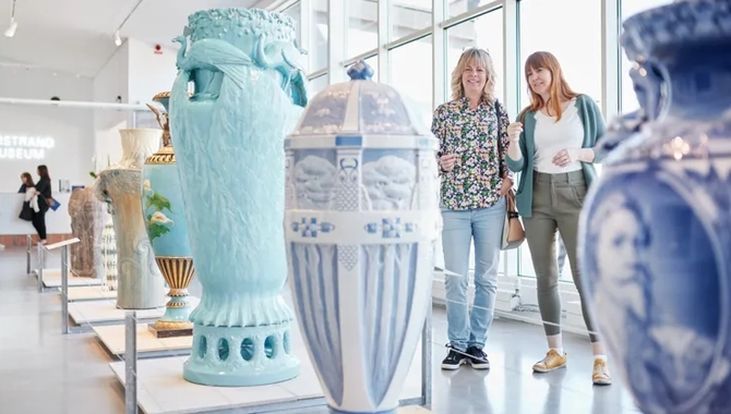 Kvinnor på Rörstrand Museum och Café