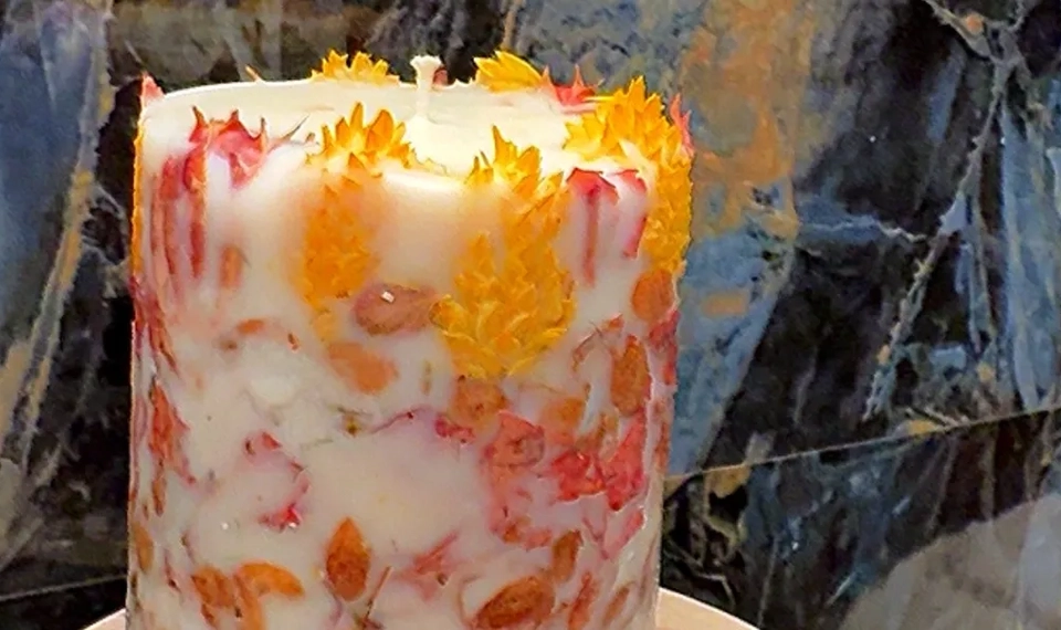 Handgjort ljus av Azam Liravian