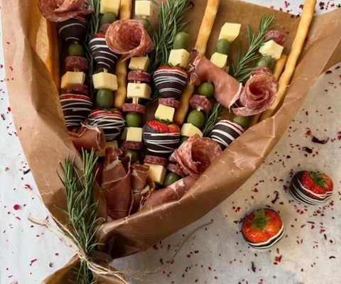 Blomsterbuket gjord av charketurier 