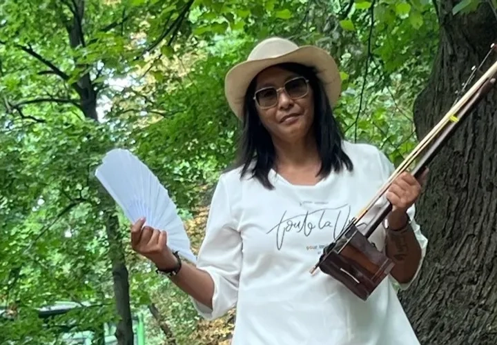 Musik i Skogsträdgården Ravinen - med Anna Erhuisten på erhu